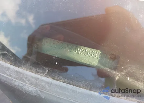 2005 Ford Focus Zx4 z USA, uszkodzony, nr VIN 1FAFP34N95W258850